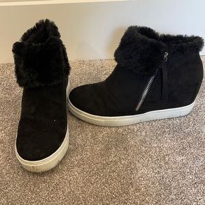 Sneaker Wedges with faux fur trim